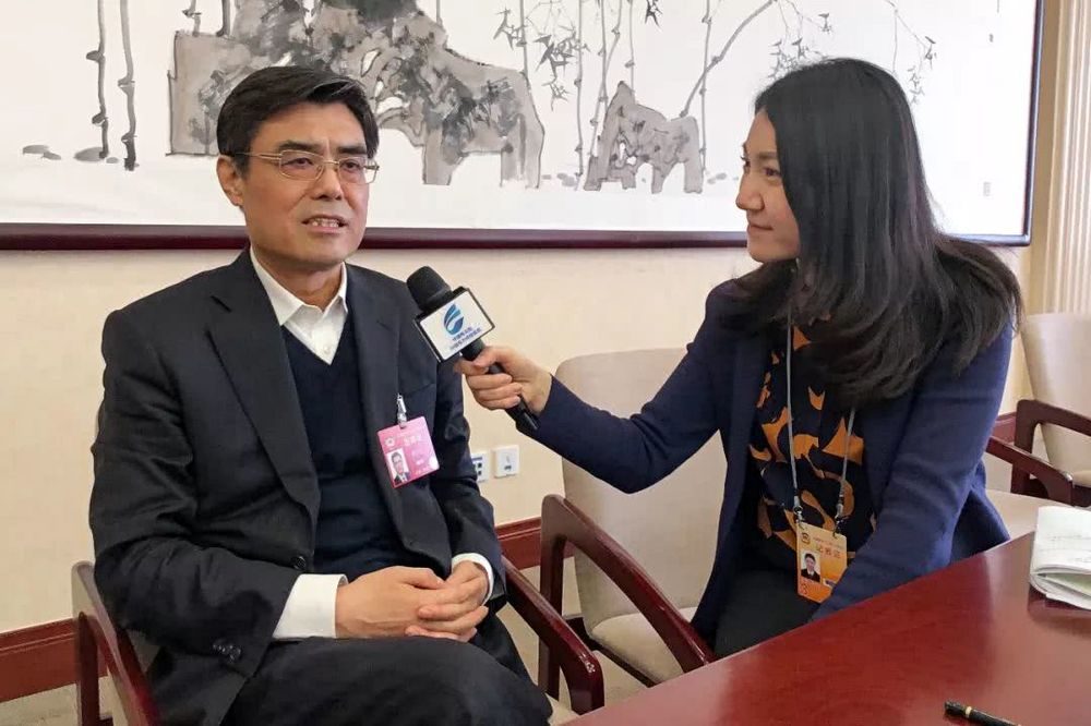 當(dāng)好能源轉(zhuǎn)型與清潔發(fā)展排頭兵——訪全國(guó)政協(xié)委員，中國(guó)華能集團(tuán)有限公司董事長(zhǎng)、黨組書記舒印彪