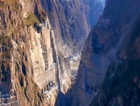 為建烏東德水電站，在峽谷底部挖90米深洞穴，用來干嘛的？