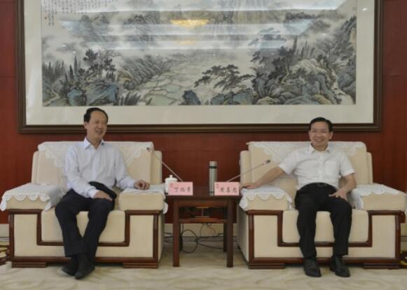 丁焰章拜會(huì)南昌市委副書記、市長(zhǎng)黃喜忠