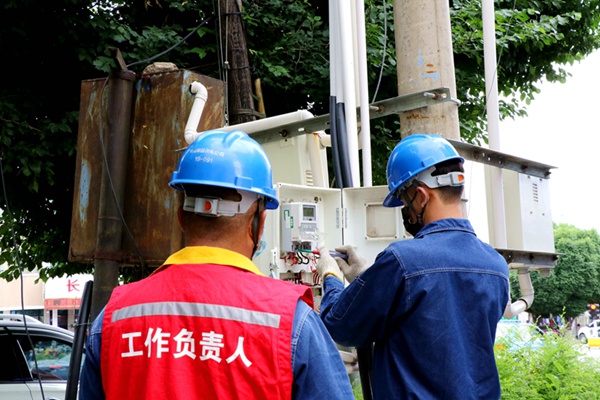 國網(wǎng)伊犁供電公司：嚴(yán)抓“小”現(xiàn)場，推進(jìn)“大”安全