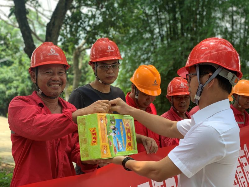 南方電網(wǎng)廣西新電力集團(tuán)博白供電局夏送清涼鼓干勁，情系一線(xiàn)保供電