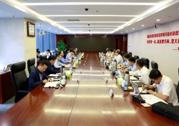 錢智民會(huì)見鞍鋼集團(tuán)董事長(zhǎng)、黨委書記譚成旭
