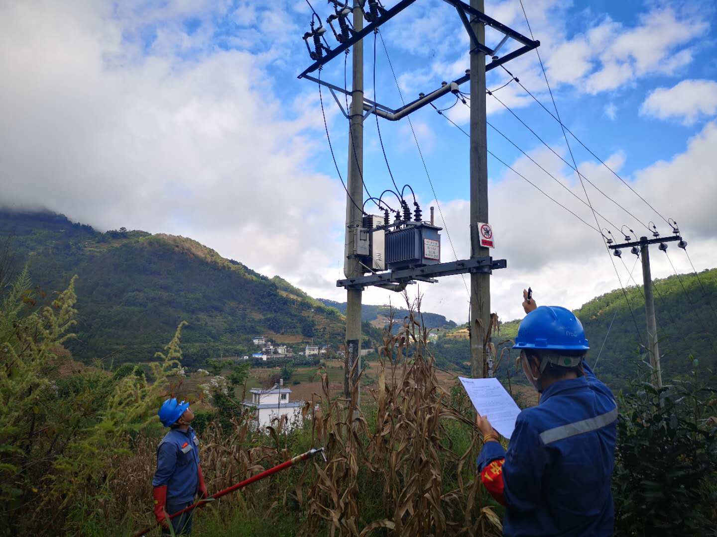 臨滄云縣供電局開展線路維護(hù)改造，全面提升供電可靠性