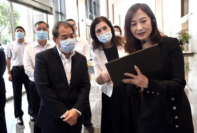 南方電網(wǎng)公司董事長、黨組書記孟振平調(diào)研鼎和保險(xiǎn)公司