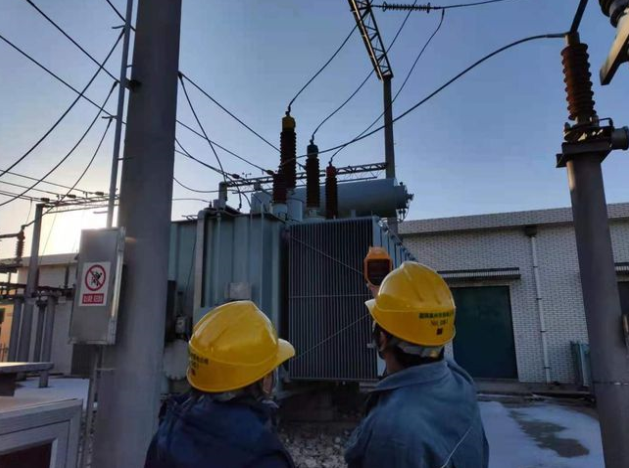國網(wǎng)萊州市供電公司全力應(yīng)對寒潮天氣，保障群眾溫暖度冬