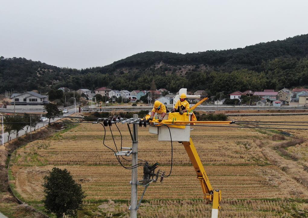 國(guó)網(wǎng)余姚市供電公司：寒潮中配網(wǎng)改造，發(fā)電車保障居民溫暖度冬
