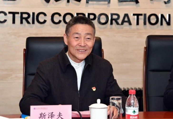 發(fā)展新能源要與電力安全統(tǒng)籌兼顧——訪全國(guó)政協(xié)常委，哈爾濱電氣集團(tuán)有限公司黨委書記、董事長(zhǎng)斯?jié)煞? width=