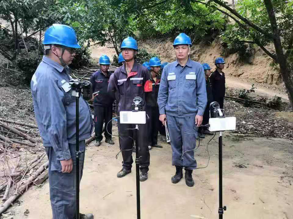 臨滄云縣供電局配電管理三所開展隱患整改，切實保障用戶用電安全