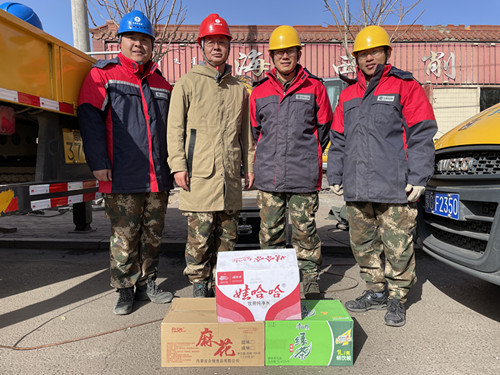 烏海電業(yè)局配電帶電作業(yè)處助力“煤改電”，送溫暖進(jìn)現(xiàn)場