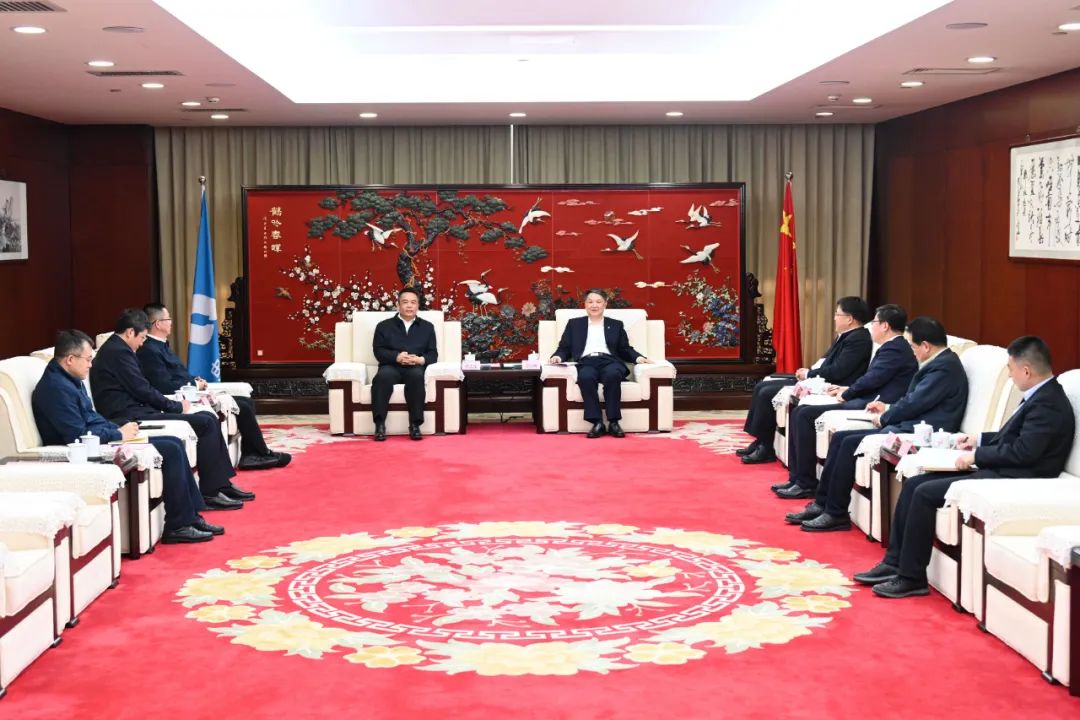 溫樞剛會見哈電集團董事長、黨委書記曹志安