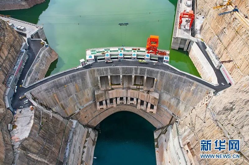 國家能源局章建華：加快推進能源轉(zhuǎn)型，大力發(fā)展風電和太陽能發(fā)電！