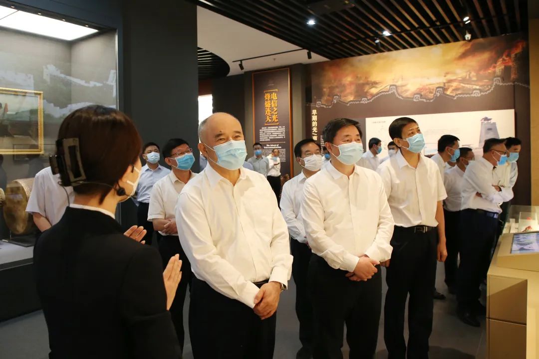 周國平會見中國電信集團黨組書記、董事長柯瑞文