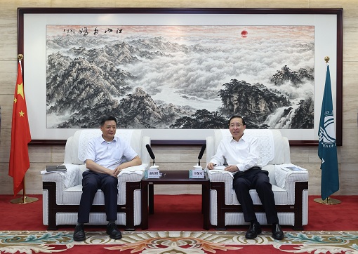 國家電網(wǎng)有限公司董事長、黨組書記辛保安與東方電氣集團(tuán)董事長俞培根會談