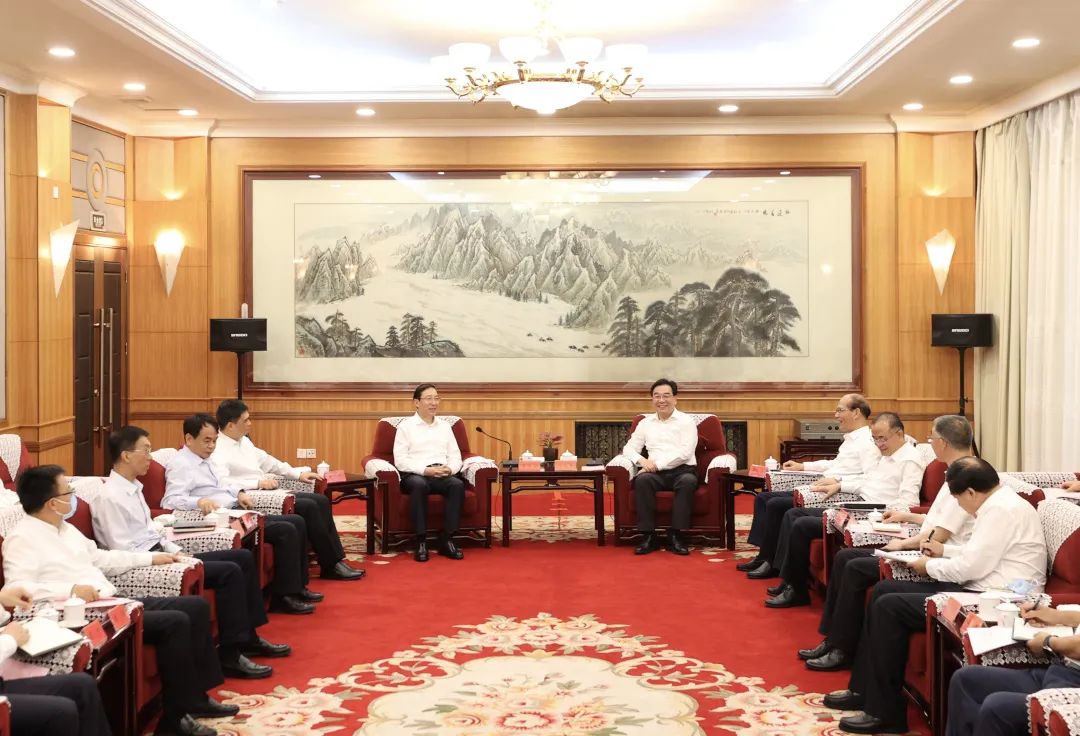 國家電網(wǎng)董事長、黨組書記辛保安與青海省委書記信長星、省長吳曉軍會談