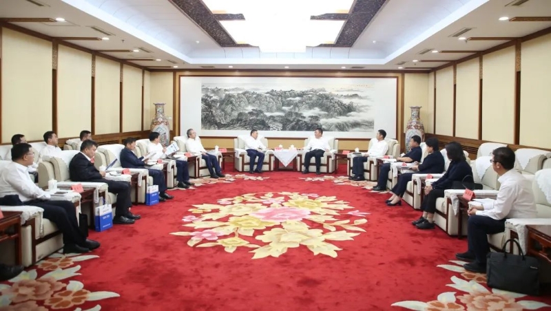 宋海良與內(nèi)蒙古自治區(qū)黨委常委、呼和浩特市委書(shū)記包鋼座談