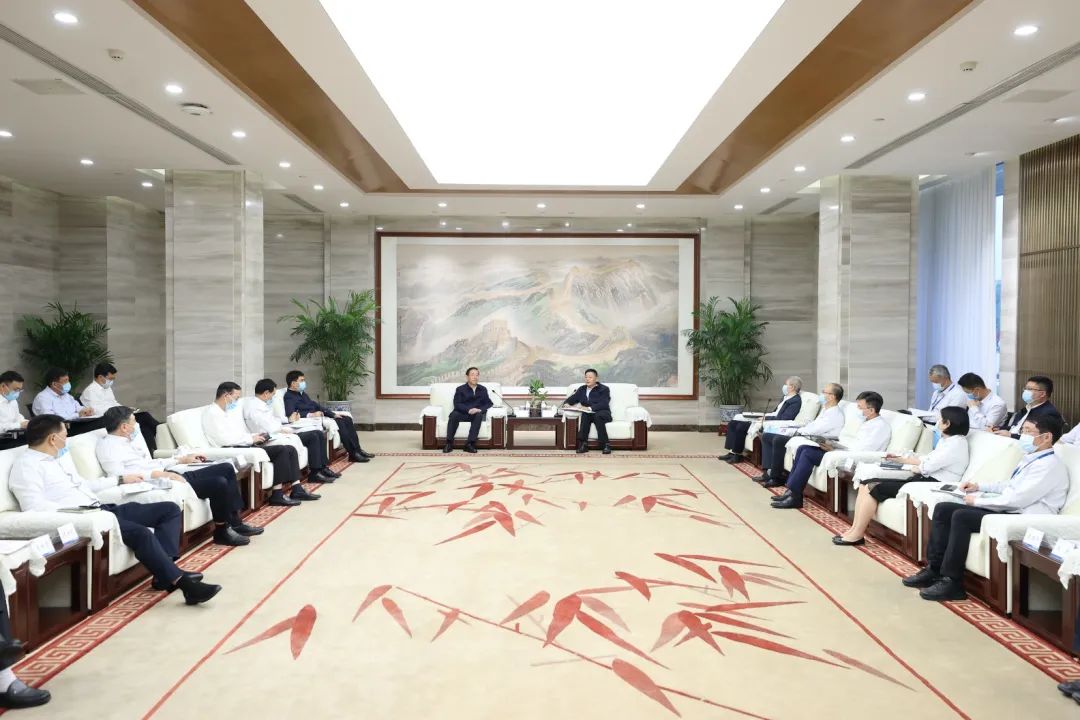 國家電網(wǎng)公司董事長、黨組書辛保安與東方電氣集團(tuán)董事長俞培根、總經(jīng)理徐鵬會談