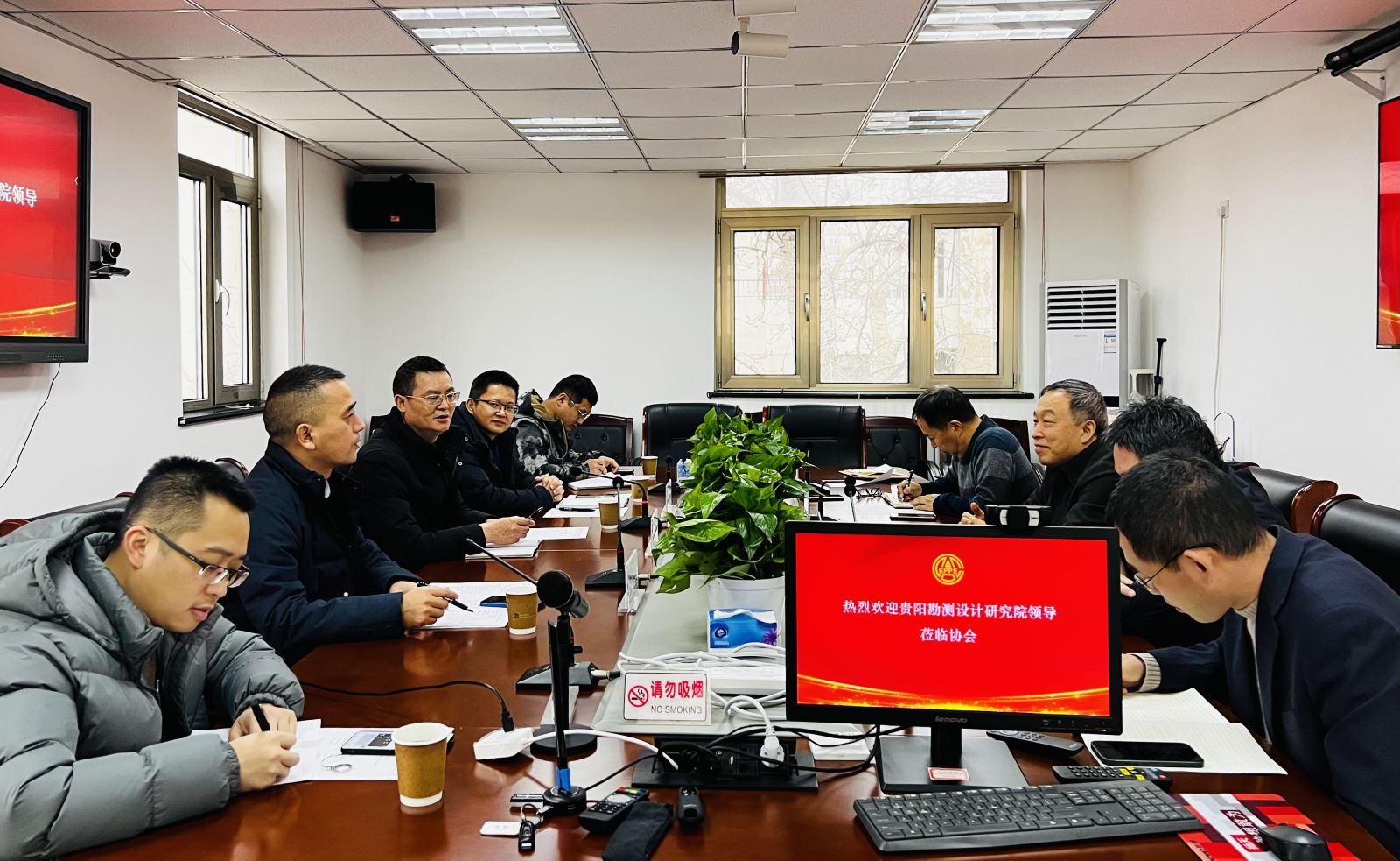 中國(guó)電力規(guī)劃設(shè)計(jì)協(xié)會(huì)李愛民與中國(guó)電建貴陽院、國(guó)網(wǎng)江蘇電力設(shè)計(jì)咨詢公司領(lǐng)導(dǎo)座談交流