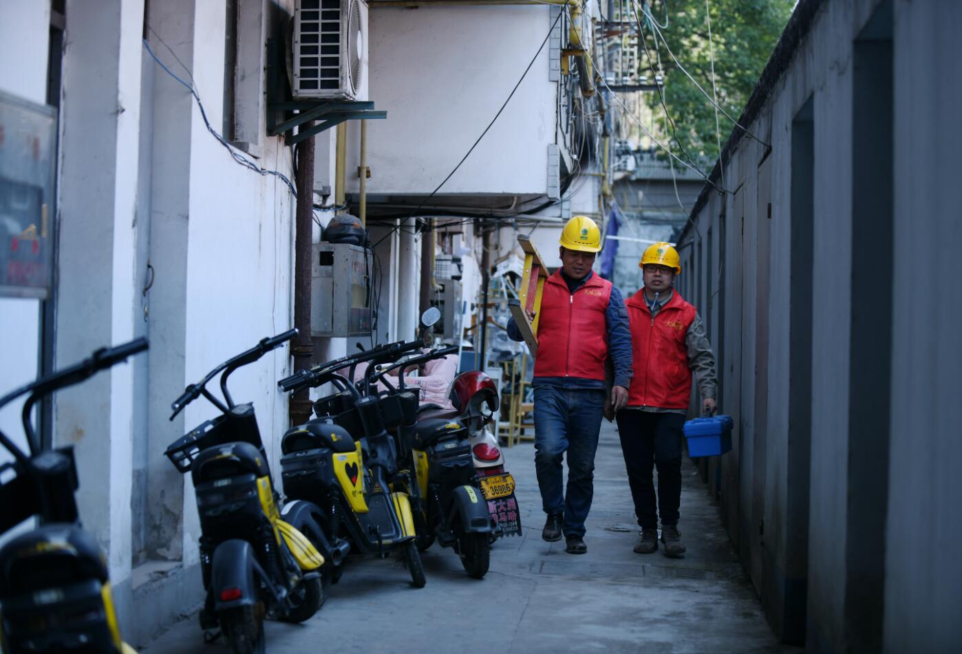 國網(wǎng)余姚市供電公司：“點(diǎn)亮黑樓道2.0”，借“光”照亮居民歸家路