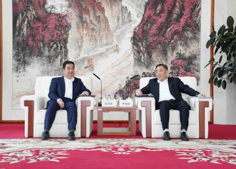 中國能建黨委書記、董事長宋海良與中國電氣裝備黨委書記、董事長白忠泉會(huì)談