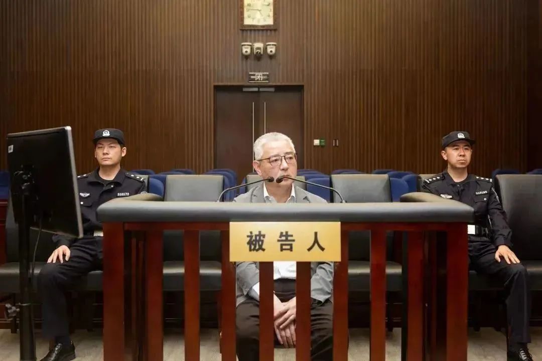 被控受賄1.56億，原上海電氣集團股份有限公司總裁、董事長鄭建華受審