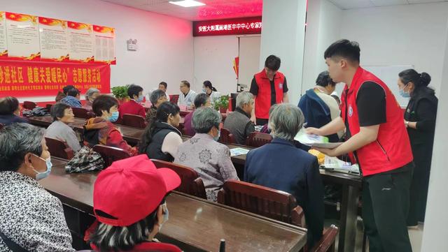 黎明社區(qū)·“愛心義診進(jìn)社區(qū)，健康關(guān)愛暖民心”黨建聯(lián)盟志愿活動(dòng)
