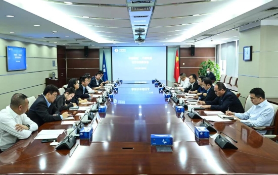 中國電建黨委常委、副總經(jīng)理劉源與中國建材股份副總裁王兵舉行會(huì)談
