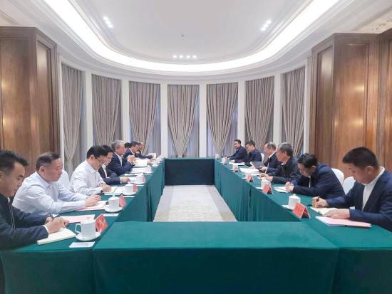 中國(guó)電建黨委副書(shū)記、總經(jīng)理王斌與黑龍江省常務(wù)副省長(zhǎng)王一新舉行會(huì)談