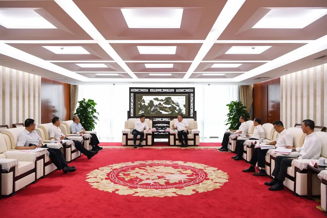葉向東與甘肅省委常委、副省長張錦剛舉行會(huì)談