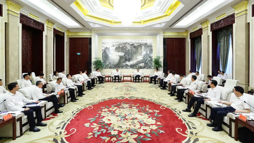 中國華電黨組書記、董事長江毅拜會(huì)貴州省委書記徐麟、省長李炳軍