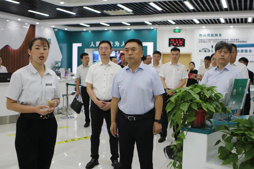 香河縣委書記梁寶杰、縣長李海濱調(diào)研國網(wǎng)香河縣供電公司重點(diǎn)工作