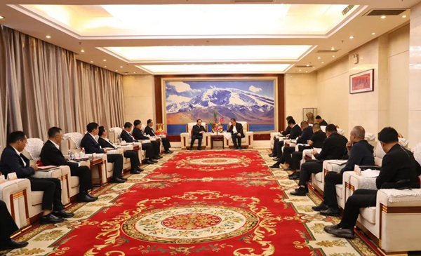 華電集團(tuán)黨組書記、董事長江毅與喀什地委副書記、行署專員艾尼瓦爾·吐爾遜舉行會談
