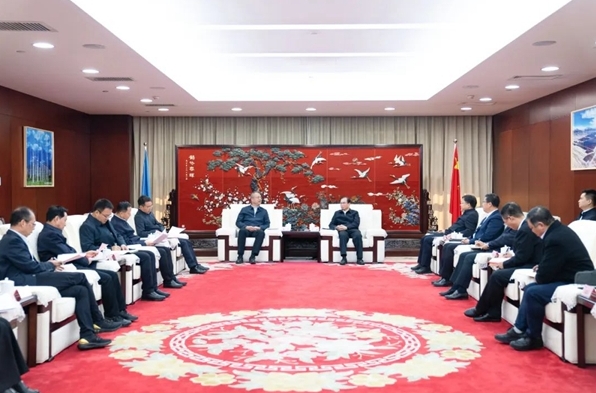 江毅會(huì)見(jiàn)陜西省人大常委會(huì)副主任、寶雞市委書(shū)記楊廣亭