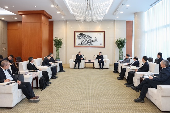 溫樞剛鄧建玲會(huì)見中廣核集團(tuán)董事長(zhǎng)楊長(zhǎng)利、總經(jīng)理高立剛