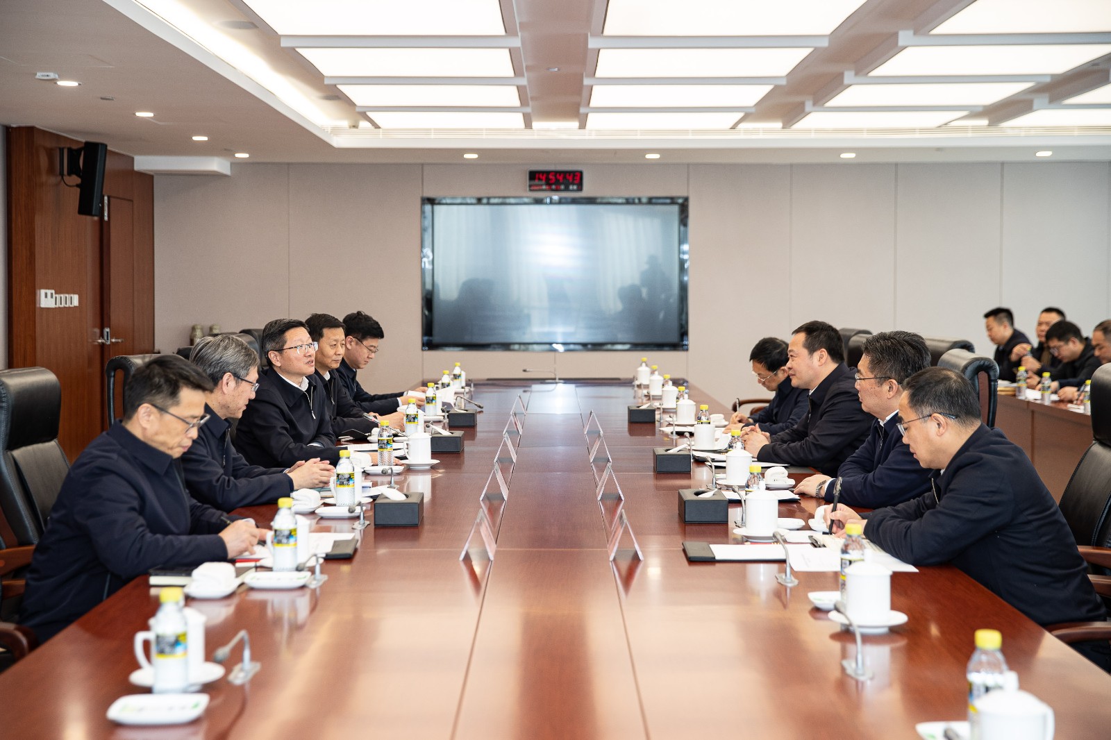 國家能源集團(tuán)公司總經(jīng)理、黨組副書記余兵會(huì)見上饒市委書記陳云