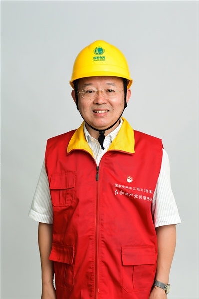 全國(guó)人大代表、國(guó)網(wǎng)浙江慈溪市供電公司客服中心社區(qū)經(jīng)理錢海軍——讓訴訟服務(wù)之光照亮千家萬(wàn)戶