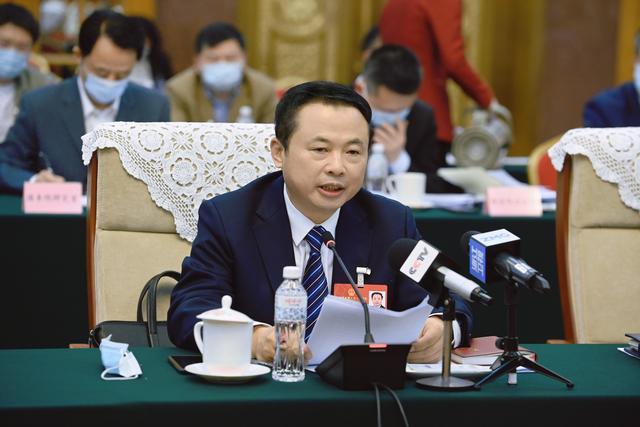 【兩會好聲音】全國人大代表、天能控股董事長張?zhí)烊危和苿印犊稍偕茉捶ā沸抻啠Ｕ蠂夷茉窗踩? width=