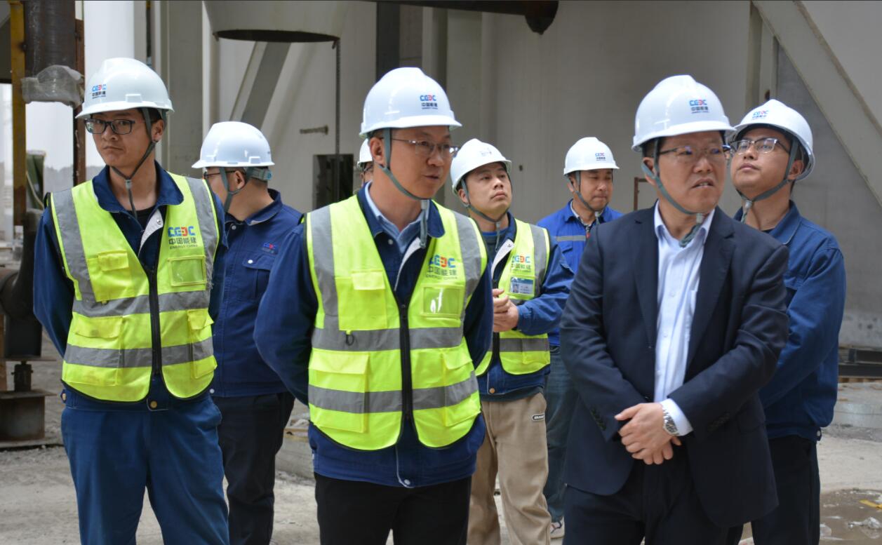 中國能建建筑集團黨委副書記、總經(jīng)理羅耕能到正寧百萬項目指導調(diào)研