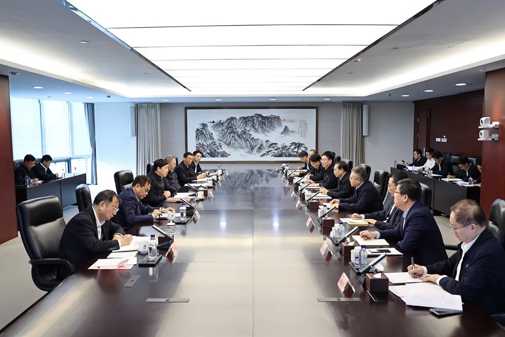 華電集團董事長江毅、總經(jīng)理葉向東與國家電網(wǎng)董事長、黨組書記張智剛會談