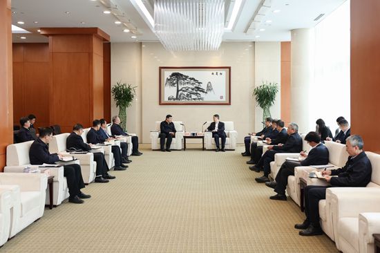 華能集團董事長溫樞剛、總經(jīng)理鄧建玲會見國家電網(wǎng)董事長張智剛