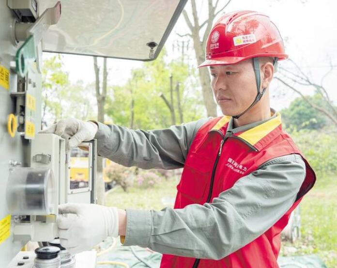 賀彪：星城萬家燈火，“帶電護(hù)衛(wèi)”用心守候