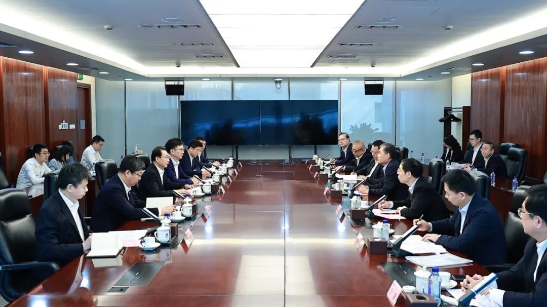 華電集團黨組書記、董事長江毅與中國太平保險集團黨委書記、董事長王思東舉行會談