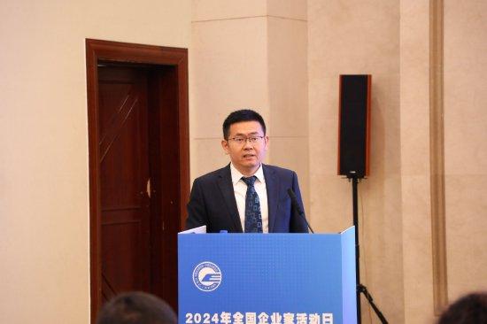 2023年中國新能源汽車銷量達(dá)950萬輛，在新能源汽車領(lǐng)域全球領(lǐng)先
