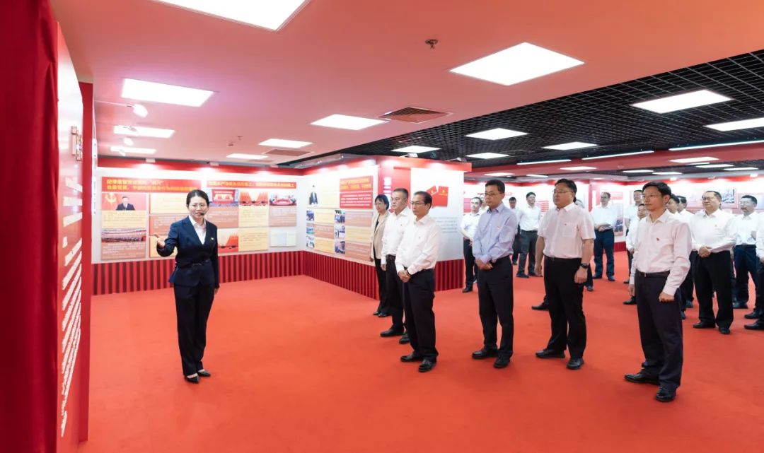中國華電黨組組織參觀國資委黨委“守紀鑄忠誠 擔當建新功”黨紀學(xué)習(xí)教育展