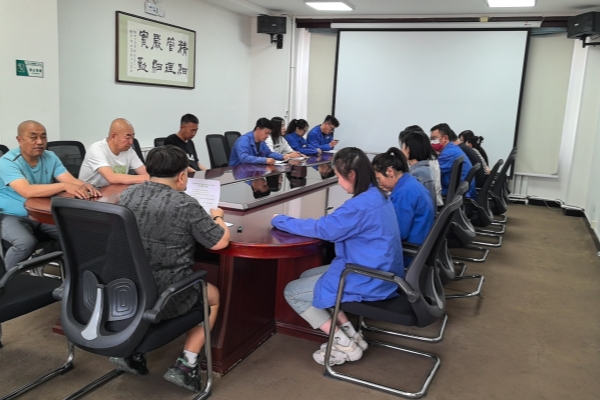 烏海千里山供電公司：加強(qiáng)理論學(xué)習(xí)，風(fēng)清氣正過(guò)節(jié)