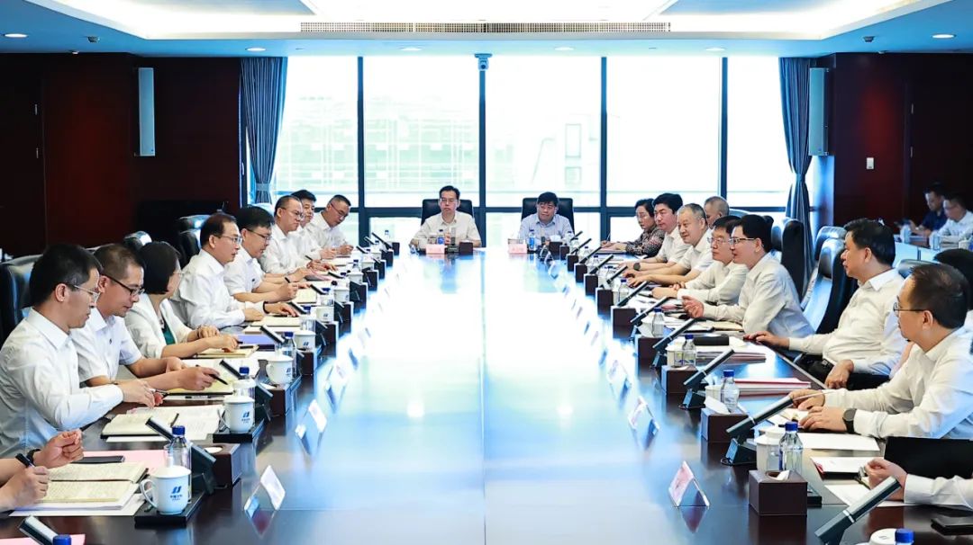華電集團(tuán)黨組書記、董事長江毅與廣西壯族自治區(qū)主席藍(lán)天立會(huì)談