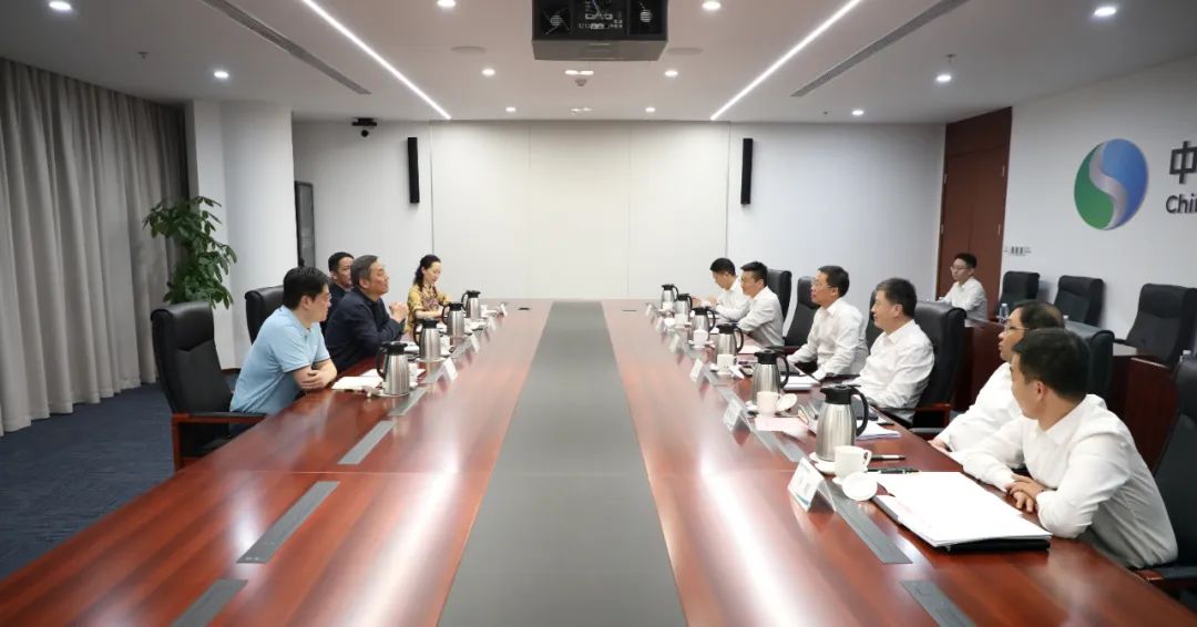 中國電氣裝備李洪鳳董事長、周群總經(jīng)理會見上海市經(jīng)信委副主任戎之勤