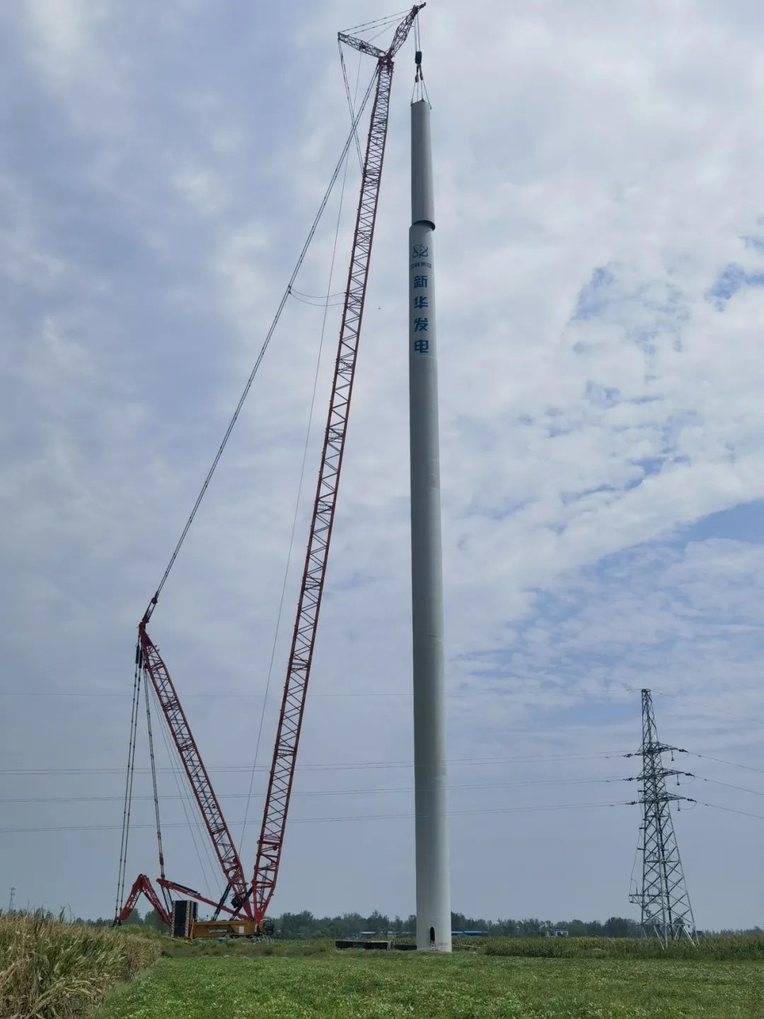 河南省唐河縣東王集、畢店60兆瓦風(fēng)電項(xiàng)目塔筒圓滿(mǎn)完成吊裝