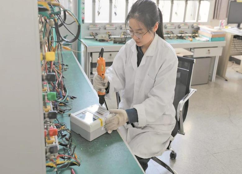 謝超：十年如一日，專和電能表“較真”