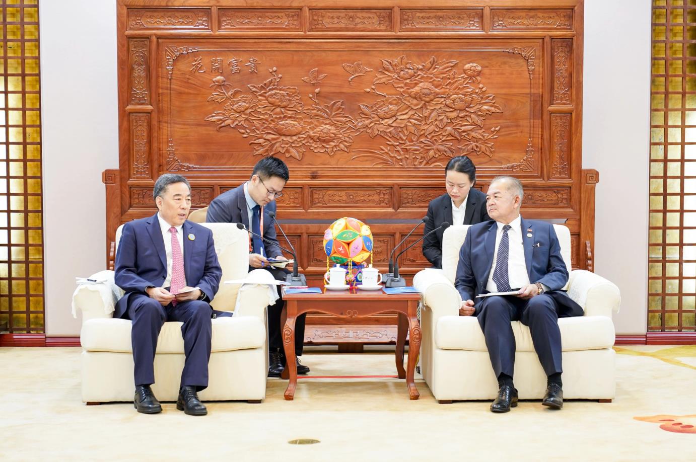 中國能建黨委書記、董事長宋海良與老撾副總理