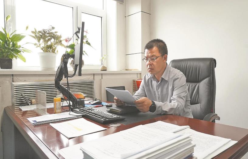 張忠鋒：為三江源頭百姓富裕、生態(tài)美好探索奔忙